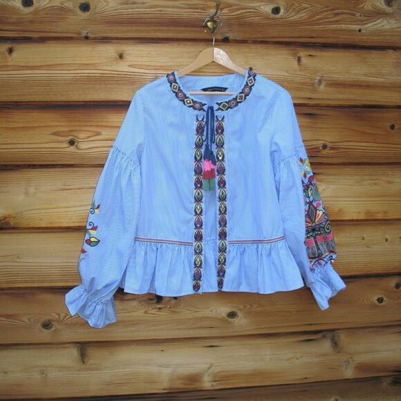 NWOT Blue White Embroidered Top - Picture 2 of 10